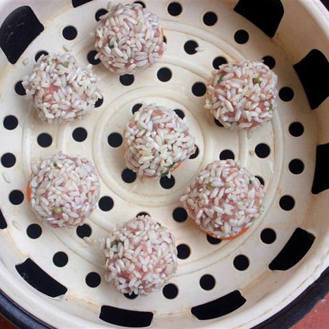 Cách làm xôi viên thịt hấp