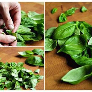 Cách làm xúc xích bò nướng cà chua