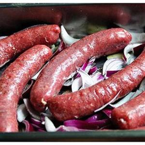 Cách làm xúc xích bò nướng cà chua