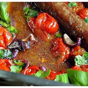 Cách làm xúc xích bò nướng cà chua