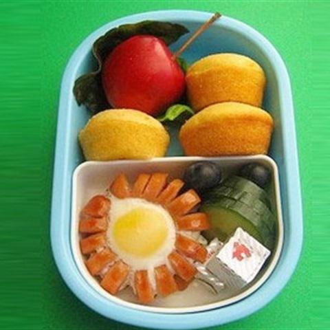 Cách làm xúc xích chiên hình hoa cúc