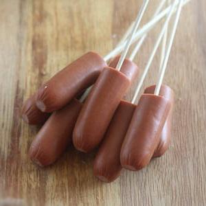 Cách làm xúc xích tẩm bột bắp