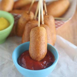 Cách làm xúc xích tẩm bột bắp