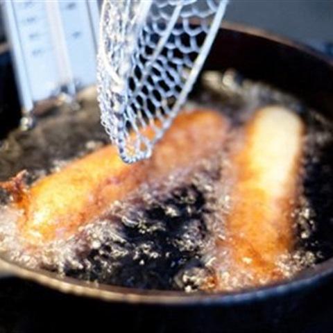 Cách làm xúc xích tẩm bột chiên giòn