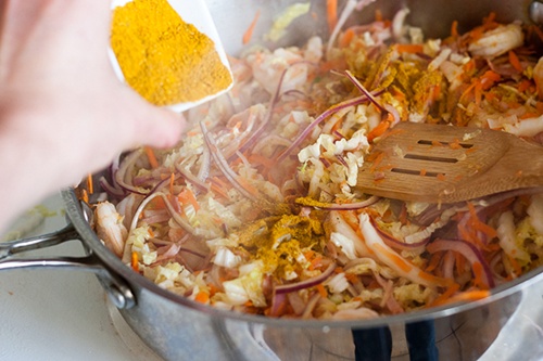 Xúc xích xào cay kiểu Hàn thơm nức mũi