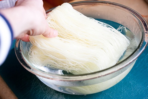 Xúc xích xào cay kiểu Hàn thơm nức mũi