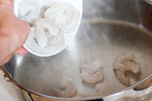 Xúc xích xào cay kiểu Hàn thơm nức mũi