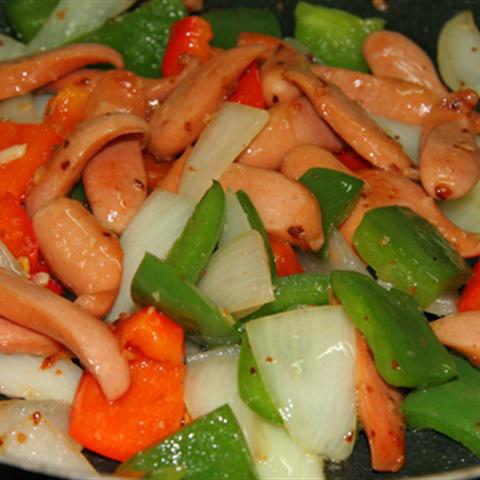 Cách làm xúc xích xào ớt chuông
