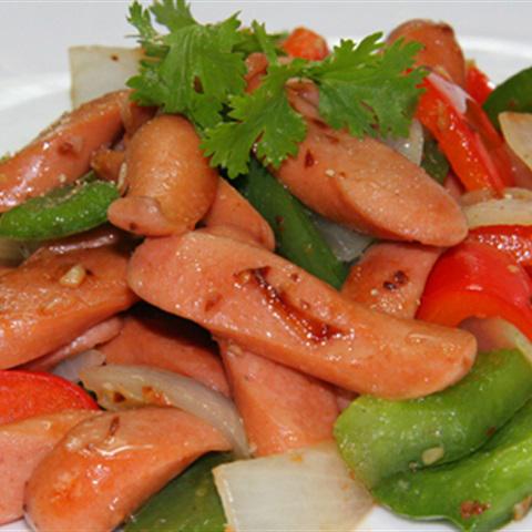 Cách làm xúc xích xào ớt chuông
