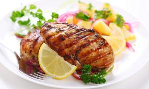 Xuống bếp làm chân gà hấp bia thơm giòn sần sật, ngon ứa nước miếng