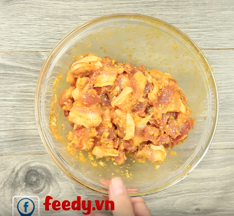 Xuống bếp làm chân gà om xì dầu kiểu Trung thơm giòn, đưa cơm