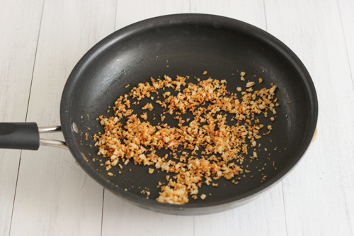 Xương bò hầm quế và rượu vang thơm ngon khó cưỡng