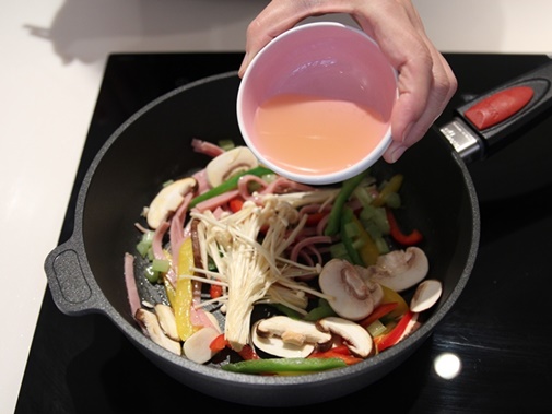 Yến mạch trộn hoa quả cho bữa sáng đầy năng lượng